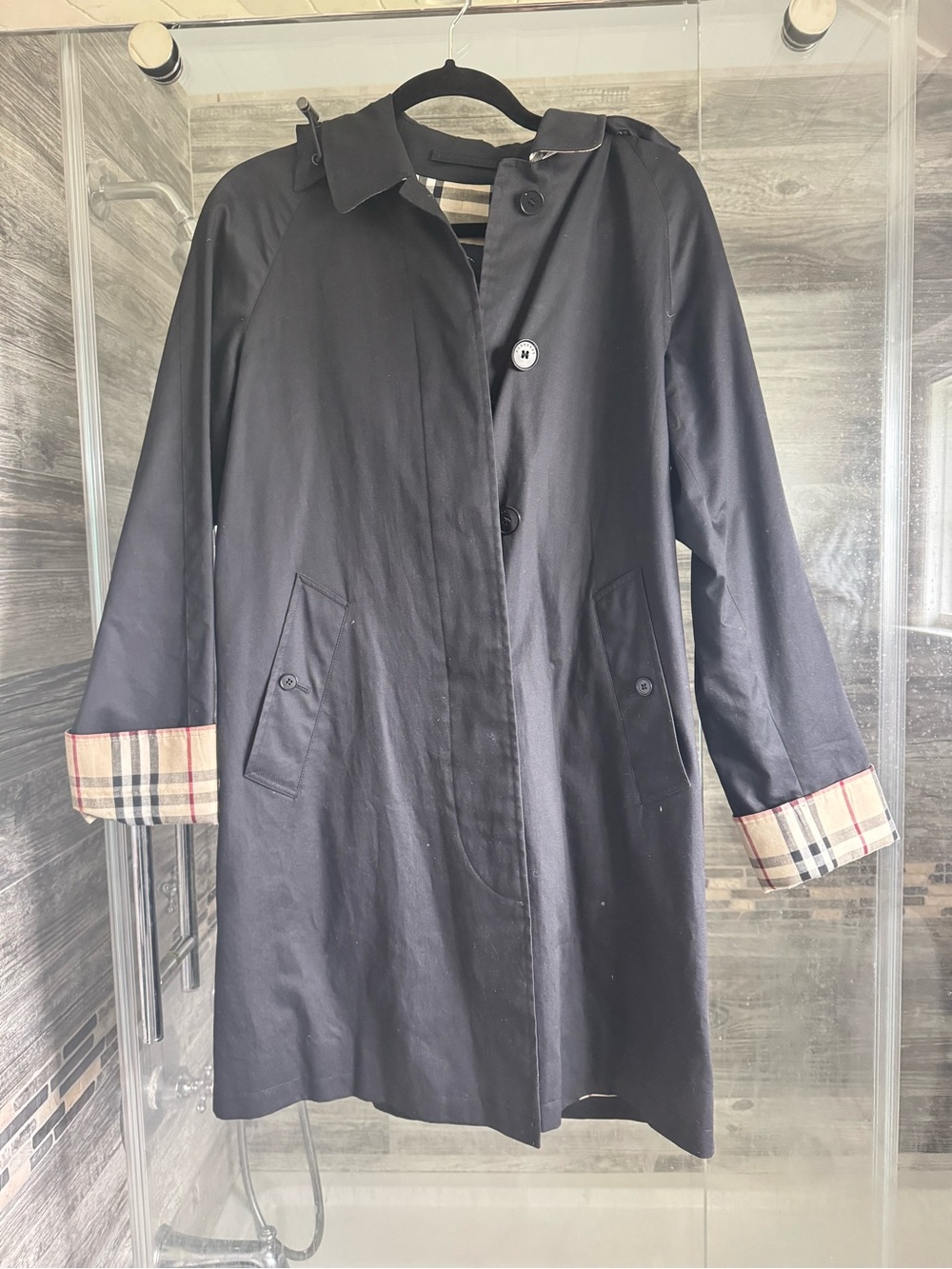 Burberry Black Trench Coat with Classic Check Lining - Picture 7 of 12